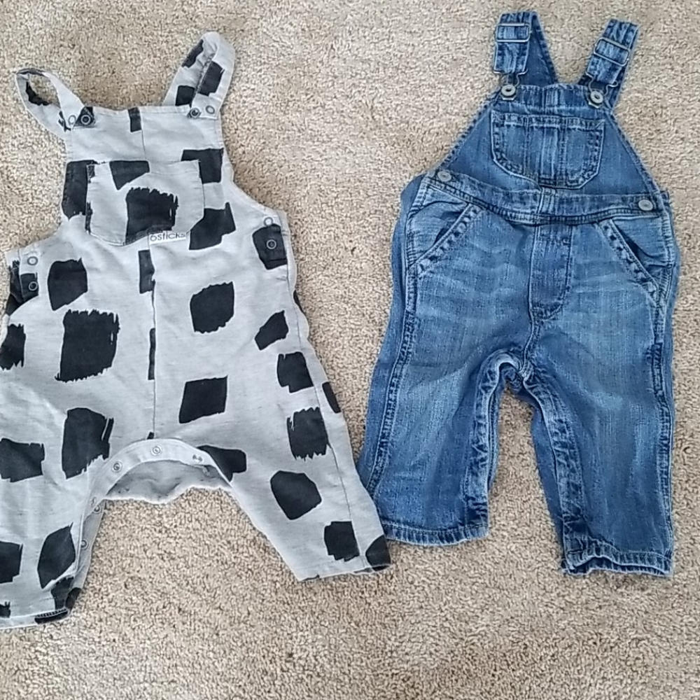 Set of baby overalls